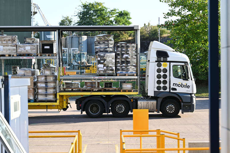Our logistics partner Mobile People Powered Logistics has even achieved carbon neutral status